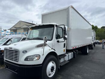 Used 2016 Freightliner M2 106 with Liftgate
