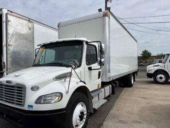 Used 2017 Freightliner M2 106 with Liftgate